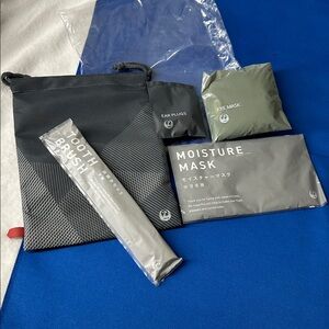 🖤NEW🔺JAL gray Travel Toiletry Set